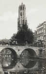 1651 Gezicht op de Oudegracht Tolsteegzijde te Utrecht met op de voorgrond de Gaardbrug; op de achtergrond de Domtoren.